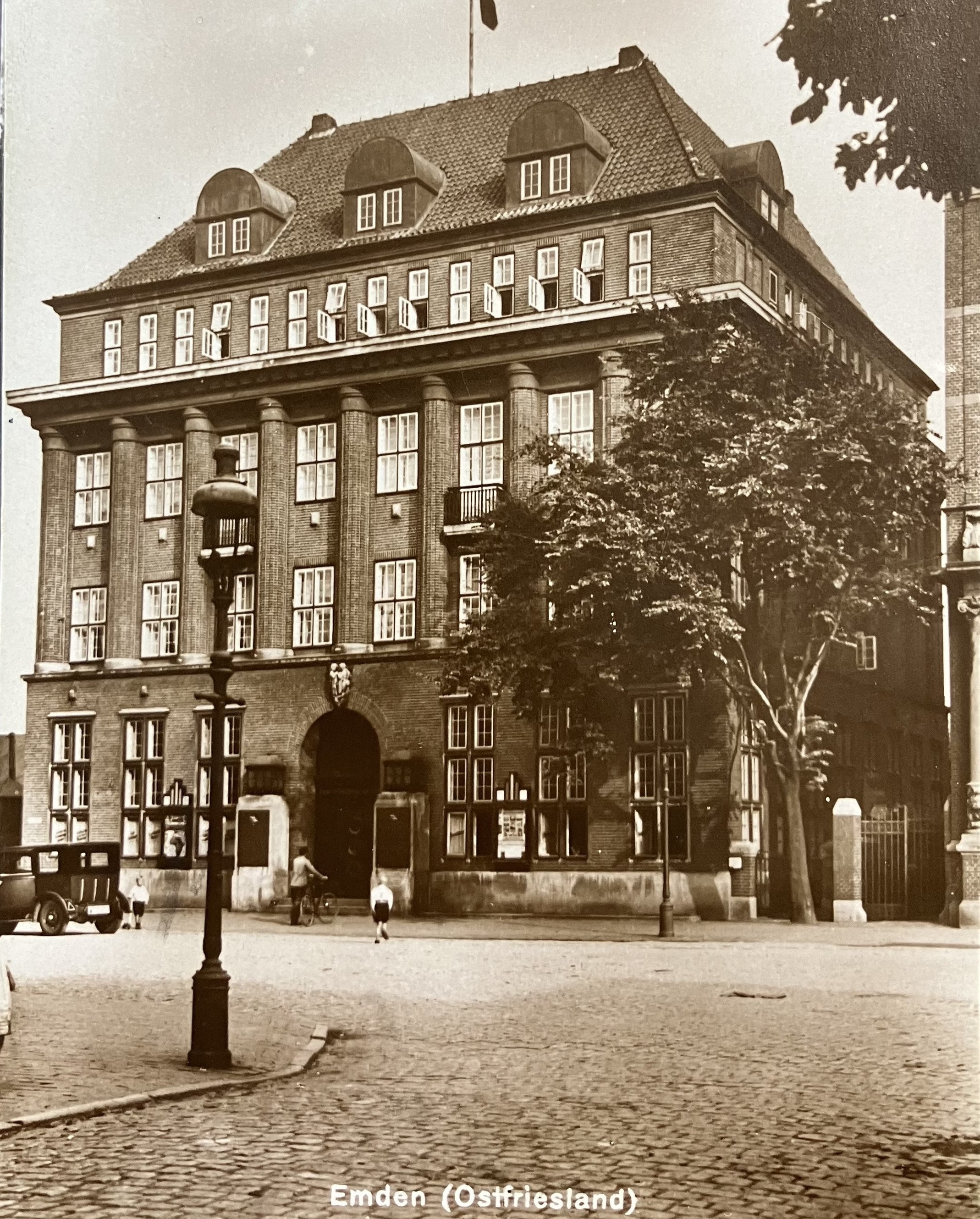 Seit 1913. Verwurzelt in Emden. Vernetzt mit der Welt.